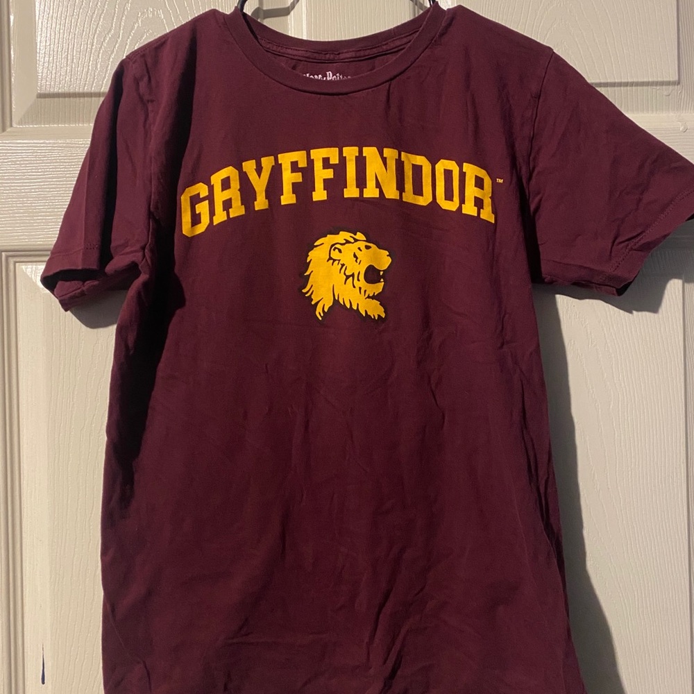 Gryffindor T Shirt Women’s Medium